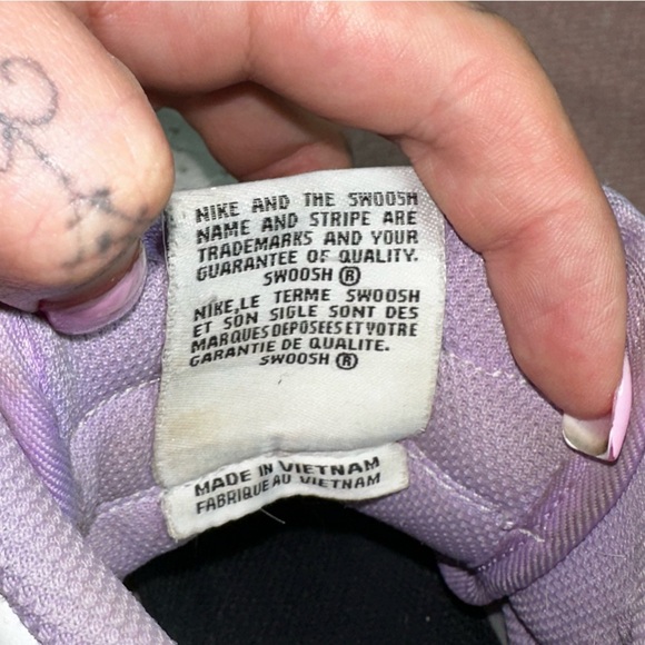 Nike White and Lavender Sneakers - Picture 6 of 8